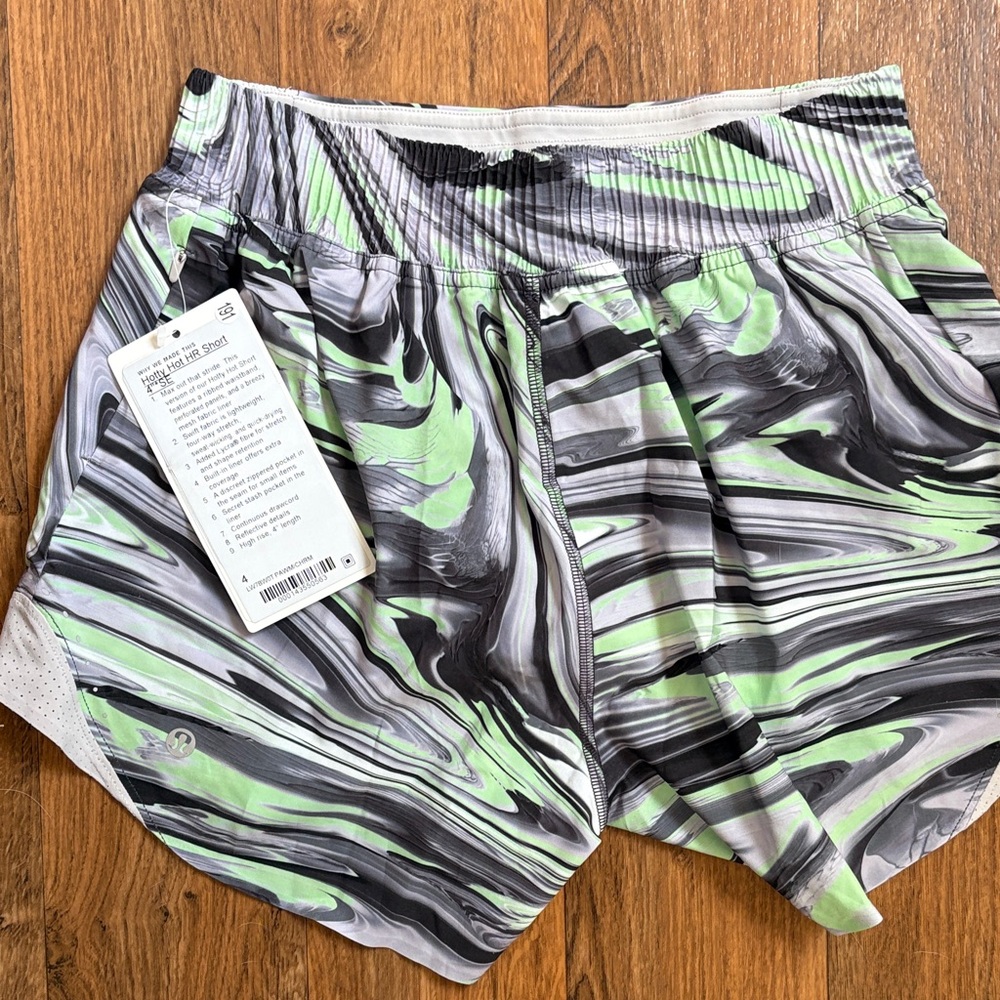 Lululemon Hottie Hot HR short 4”
